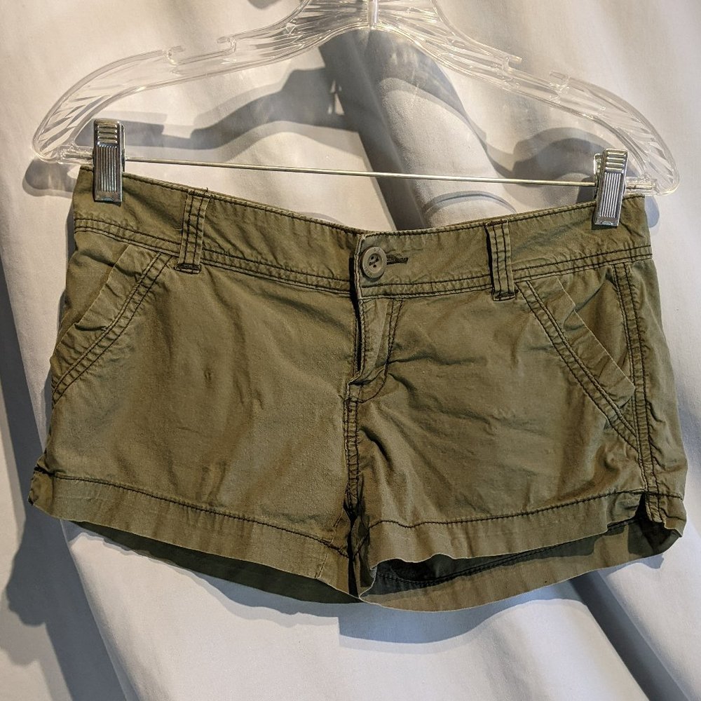 Arizona Jean Company Stretch Green Shorts, Size 1! EUC!